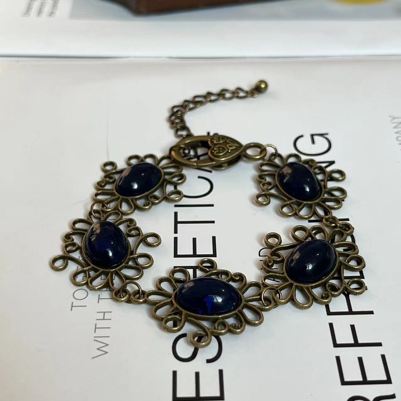 Historical Queen Anne Boleyn H - огляд і ціна Women Accessories Bracelet