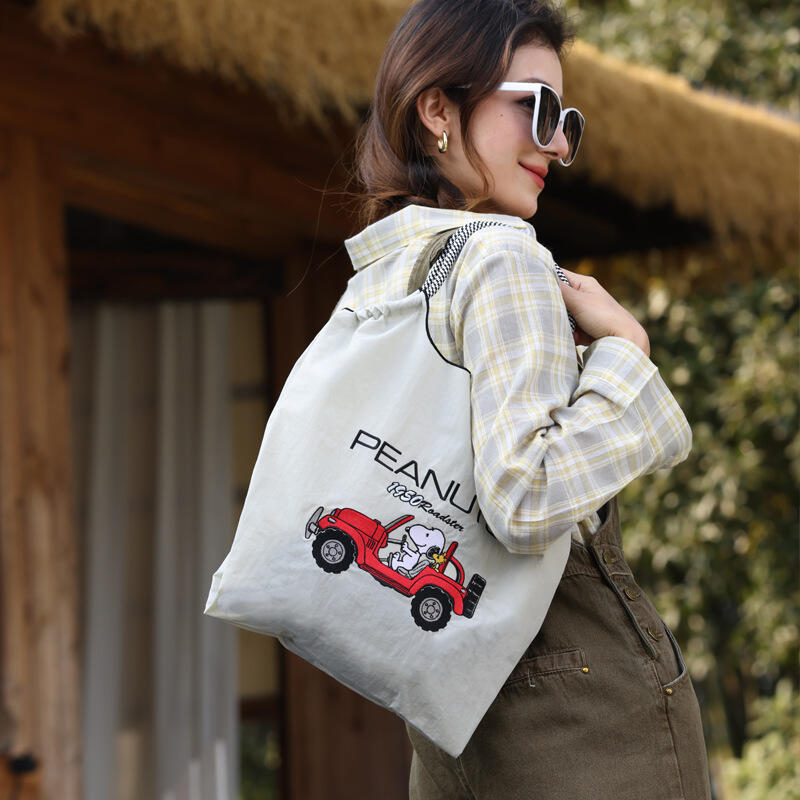 Snoopy Co-Branded Embroidered  - огляд і ціна Accessories Brand For Women