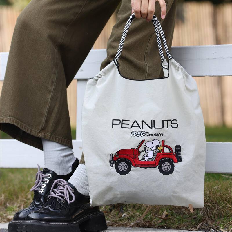 Snoopy Co-Branded Embroidered  - огляд і ціна Accessories Brand For Women